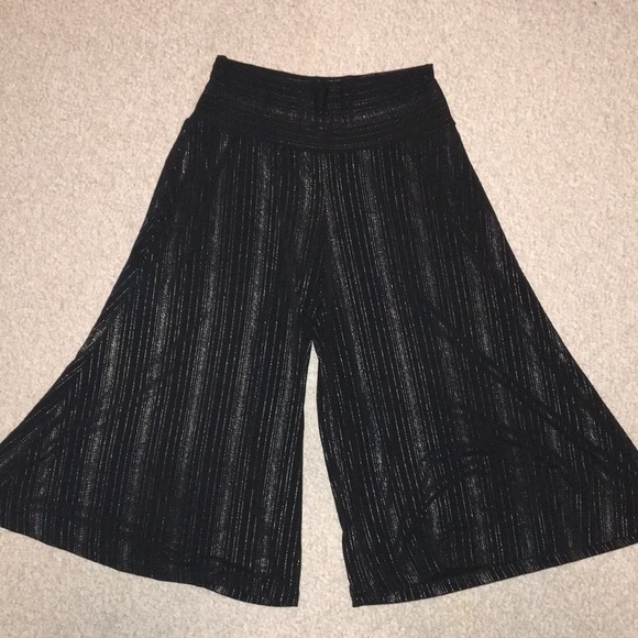 Amy Byer Black and Silver Capri Palazzo Pants - Picture 1 of 6